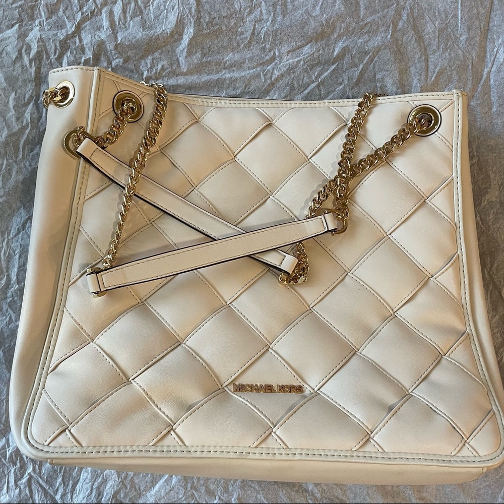 Michael Kors MK Tote Regina Shoulder Bag  Soft Leather